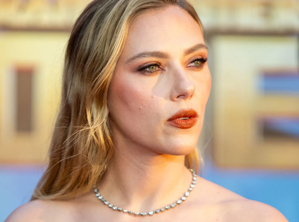 Scarlett Johansson: Ξεκίνησε να δίνει συμβουλές για ραντεβού στην κόρη της και μοιράστηκε όσα της είπε για το «ghosting»